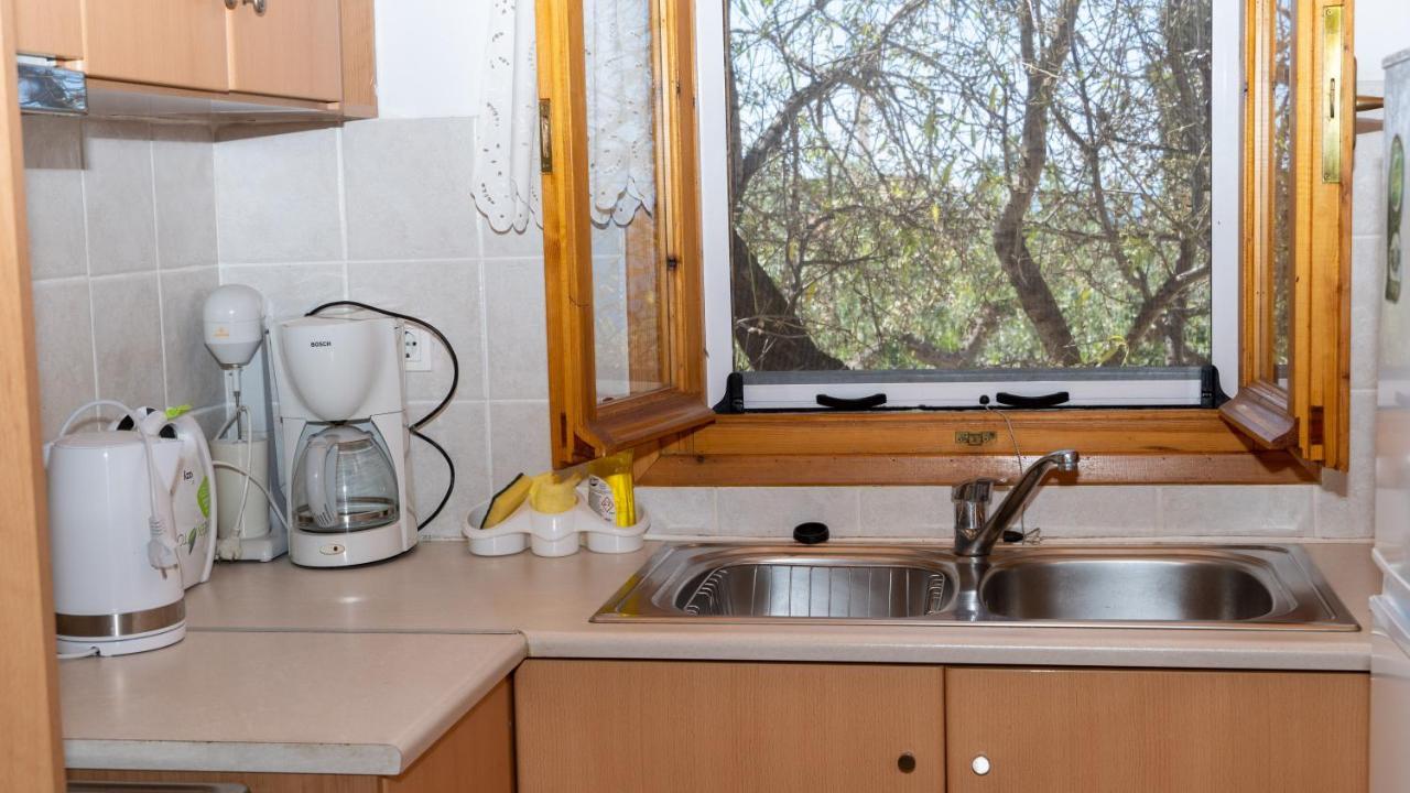 Ferienwohnung Trisilio Kardhamili Exterior foto