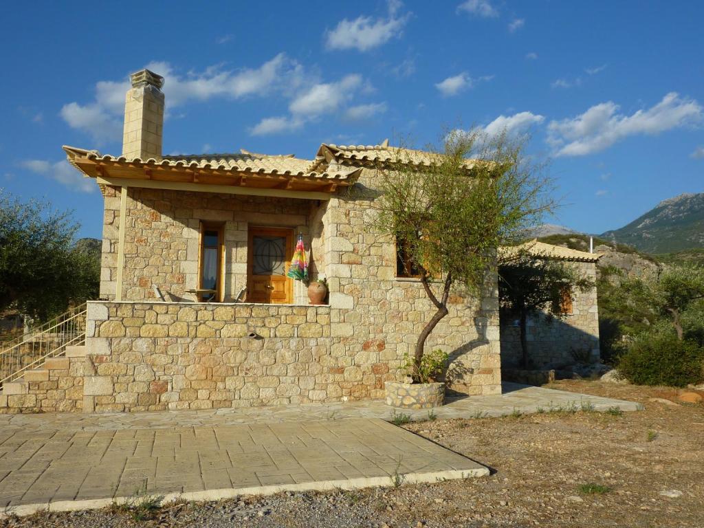 Ferienwohnung Trisilio Kardhamili Exterior foto