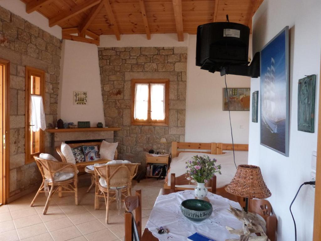 Ferienwohnung Trisilio Kardhamili Zimmer foto