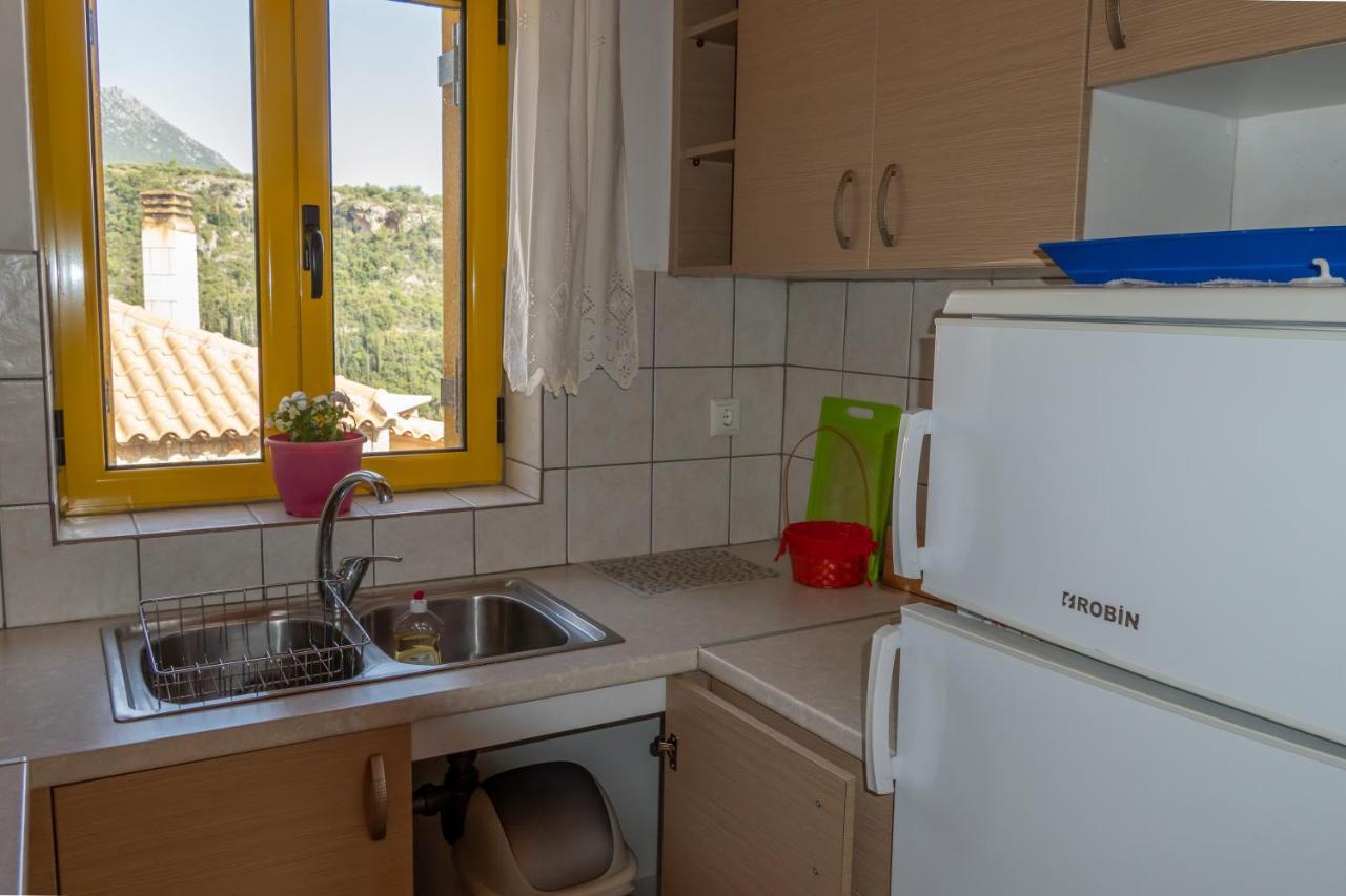 Ferienwohnung Trisilio Kardhamili Exterior foto